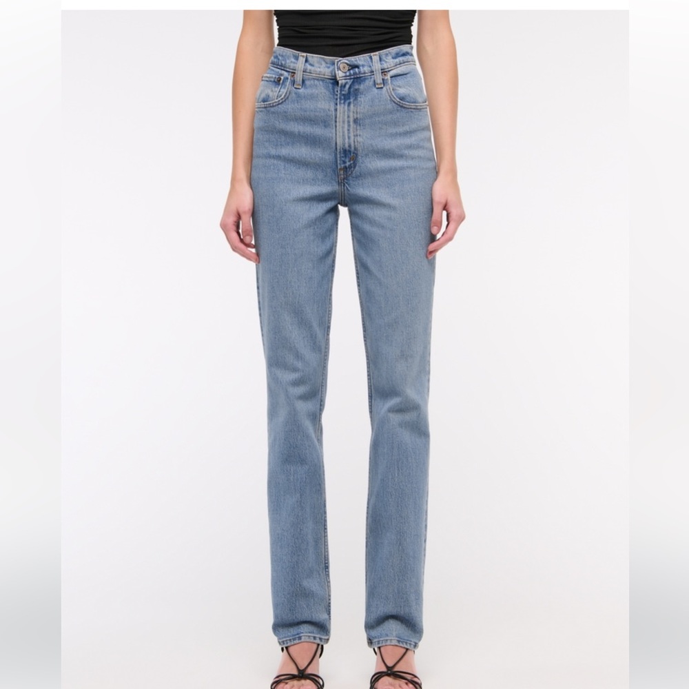 Abercrombie & Fitch
The 90s Straight Ultra High Rise